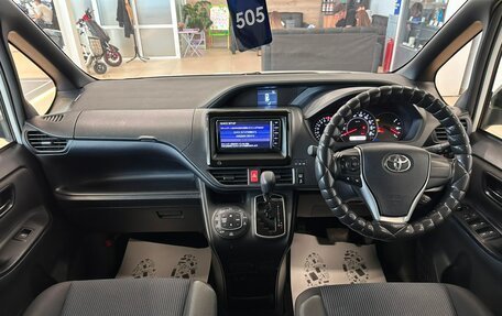 Toyota Noah III, 2020 год, 1 949 000 рублей, 16 фотография