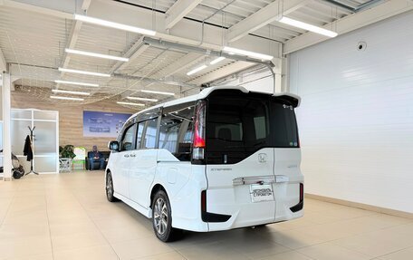 Honda Stepwgn IV, 2017 год, 2 049 000 рублей, 4 фотография