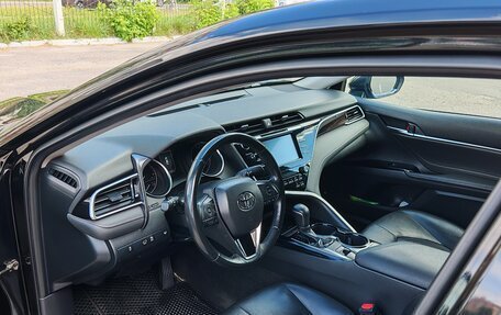 Toyota Camry, 2019 год, 2 600 000 рублей, 4 фотография