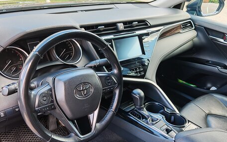 Toyota Camry, 2019 год, 2 600 000 рублей, 3 фотография