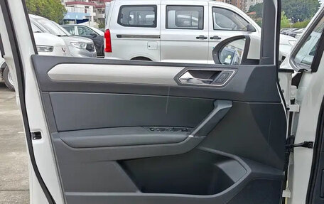 Volkswagen Touran III, 2023 год, 2 035 020 рублей, 7 фотография