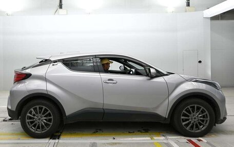 Toyota C-HR I рестайлинг, 2023 год, 1 770 000 рублей, 3 фотография