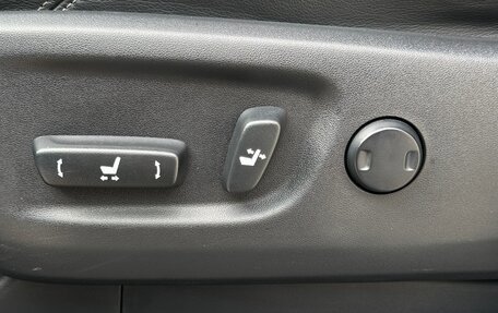 Toyota Land Cruiser Prado 150 рестайлинг 2, 2018 год, 5 100 000 рублей, 32 фотография