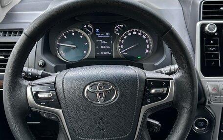 Toyota Land Cruiser Prado 150 рестайлинг 2, 2018 год, 5 100 000 рублей, 29 фотография