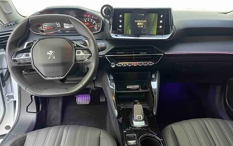 Peugeot 2008 II, 2022 год, 1 210 000 рублей, 5 фотография
