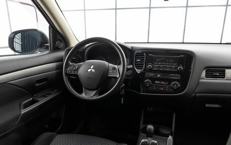 Mitsubishi Outlander III рестайлинг 3, 2013 год, 1 460 000 рублей, 11 фотография