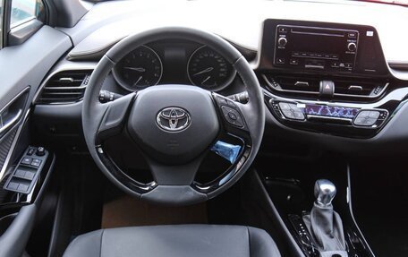 Toyota C-HR I рестайлинг, 2023 год, 2 490 334 рублей, 8 фотография