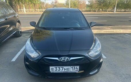 Hyundai Solaris II рестайлинг, 2013 год, 770 000 рублей, 1 фотография