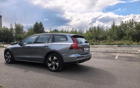 Volvo V60 Cross Country II, 2021 год, 3 549 000 рублей, 4 фотография