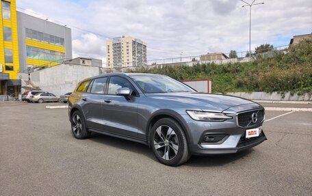 Volvo V60 Cross Country II, 2021 год, 3 549 000 рублей, 2 фотография