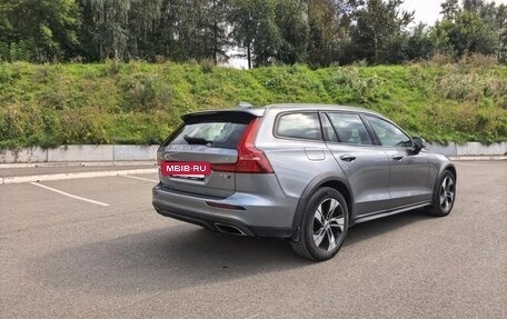 Volvo V60 Cross Country II, 2021 год, 3 549 000 рублей, 3 фотография