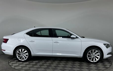 Skoda Superb III рестайлинг, 2017 год, 2 350 000 рублей, 6 фотография