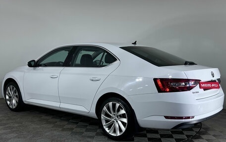 Skoda Superb III рестайлинг, 2017 год, 2 350 000 рублей, 4 фотография