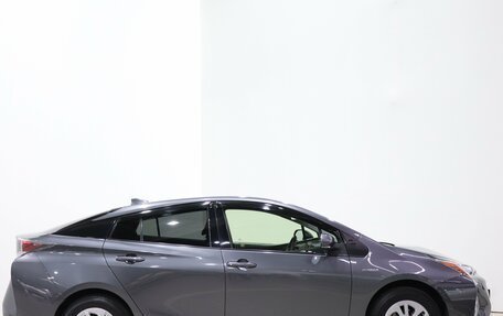 Toyota Prius IV XW50, 2017 год, 1 500 000 рублей, 4 фотография
