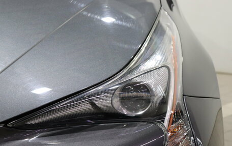 Toyota Prius IV XW50, 2017 год, 1 500 000 рублей, 11 фотография