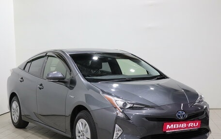 Toyota Prius IV XW50, 2017 год, 1 500 000 рублей, 3 фотография
