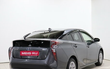 Toyota Prius IV XW50, 2017 год, 1 500 000 рублей, 5 фотография