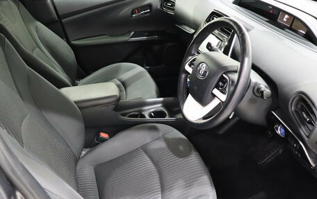 Toyota Prius IV XW50, 2017 год, 1 500 000 рублей, 17 фотография