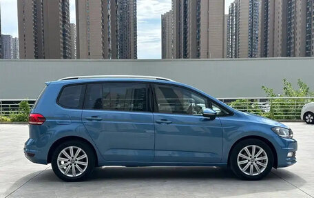 Volkswagen Touran III, 2021 год, 1 649 020 рублей, 5 фотография