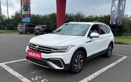 Volkswagen Tiguan II, 2022 год, 2 900 030 рублей, 25 фотография