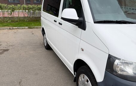 Volkswagen Caravelle T5, 2012 год, 2 477 000 рублей, 2 фотография