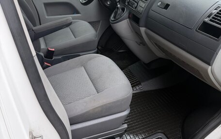 Volkswagen Caravelle T5, 2012 год, 2 477 000 рублей, 18 фотография