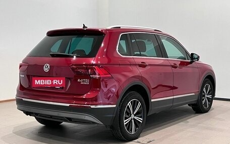 Volkswagen Tiguan II, 2018 год, 2 849 000 рублей, 2 фотография