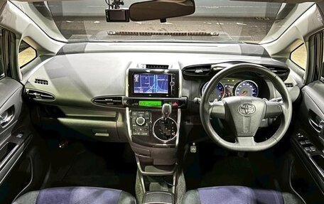 Toyota Wish II, 2017 год, 1 250 000 рублей, 13 фотография