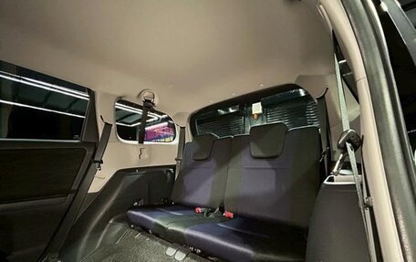 Toyota Wish II, 2017 год, 1 250 000 рублей, 33 фотография