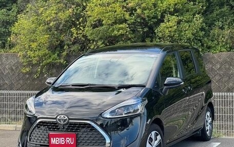 Toyota Sienta II, 2022 год, 1 200 000 рублей, 1 фотография