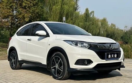 Honda Vezel, 2022 год, 1 600 000 рублей, 3 фотография