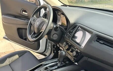 Honda Vezel, 2022 год, 1 600 000 рублей, 6 фотография