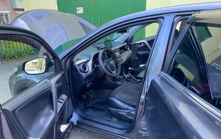 Toyota RAV4, 2016 год, 1 850 000 рублей, 16 фотография