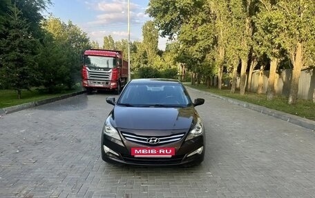 Hyundai Solaris II рестайлинг, 2015 год, 918 000 рублей, 2 фотография