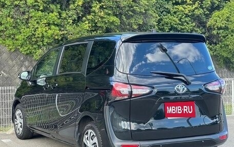 Toyota Sienta II, 2022 год, 1 200 000 рублей, 6 фотография