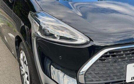 Toyota Sienta II, 2022 год, 1 200 000 рублей, 18 фотография