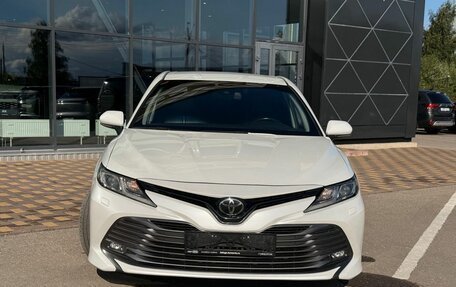 Toyota Camry, 2018 год, 2 684 900 рублей, 2 фотография