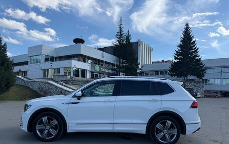 Volkswagen Tiguan II, 2020 год, 2 857 000 рублей, 2 фотография
