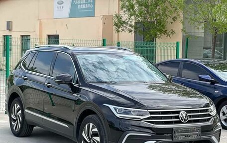 Volkswagen Tiguan II, 2022 год, 1 950 000 рублей, 1 фотография