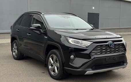 Toyota RAV4, 2019 год, 3 190 000 рублей, 3 фотография
