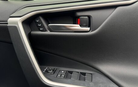 Toyota RAV4, 2019 год, 3 190 000 рублей, 16 фотография