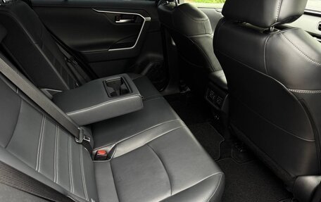 Toyota RAV4, 2019 год, 3 190 000 рублей, 26 фотография