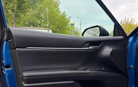 Toyota Camry, 2019 год, 2 390 000 рублей, 4 фотография