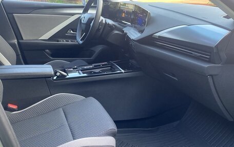Opel Astra, 2023 год, 2 300 000 рублей, 16 фотография