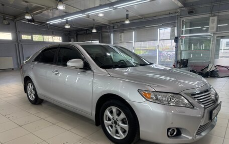 Toyota Camry, 2010 год, 1 050 000 рублей, 2 фотография