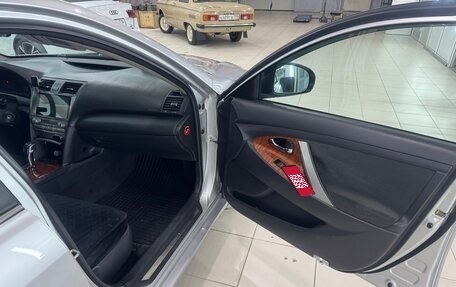 Toyota Camry, 2010 год, 1 050 000 рублей, 17 фотография