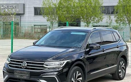 Volkswagen Tiguan II, 2022 год, 1 950 000 рублей, 3 фотография