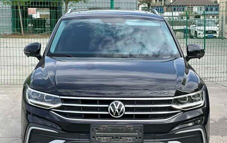 Volkswagen Tiguan II, 2022 год, 1 950 000 рублей, 2 фотография