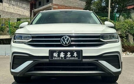 Volkswagen Tiguan II, 2023 год, 2 430 000 рублей, 2 фотография