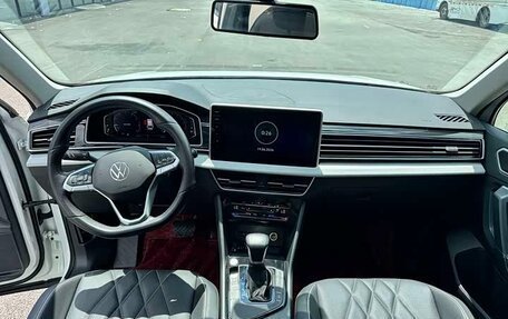 Volkswagen Tiguan II, 2023 год, 2 430 000 рублей, 6 фотография